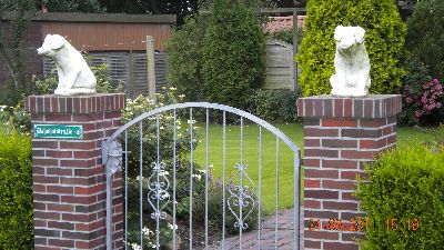 Ein Hauseingang In Ostfriesland sind die Wachhunde etwas anders,